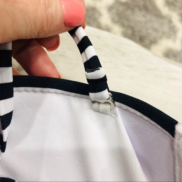 {NWT} Cupshe Bikini Top Black + White Padded SZ. L - Picture 6 of 8